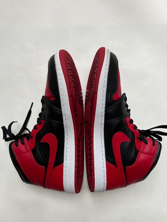 Jordan 1 Mid